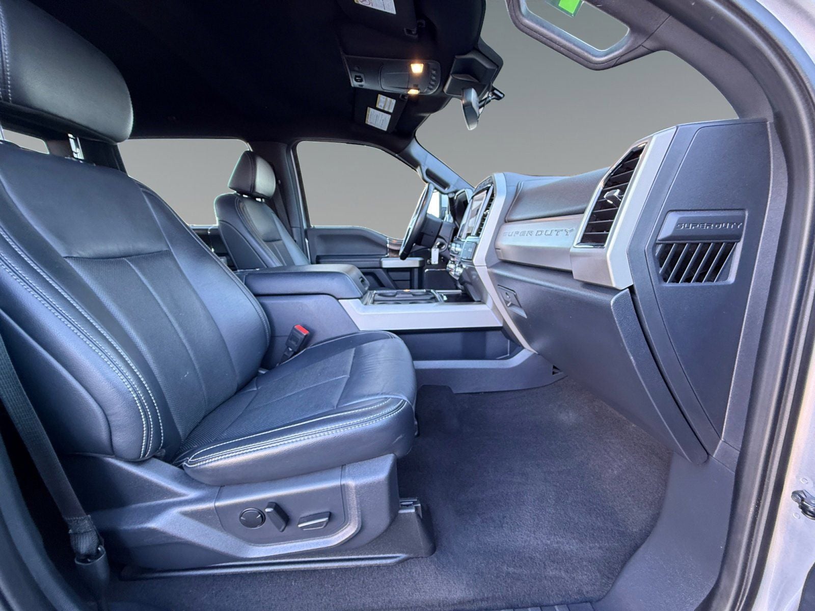 2022 Ford F-350SD Lariat