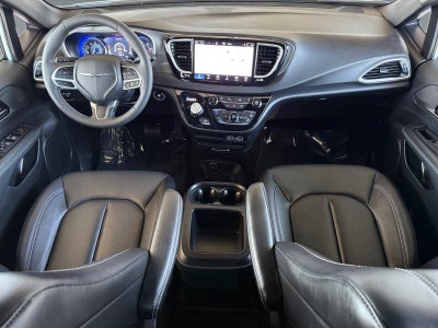 2025 Chrysler Voyager LX