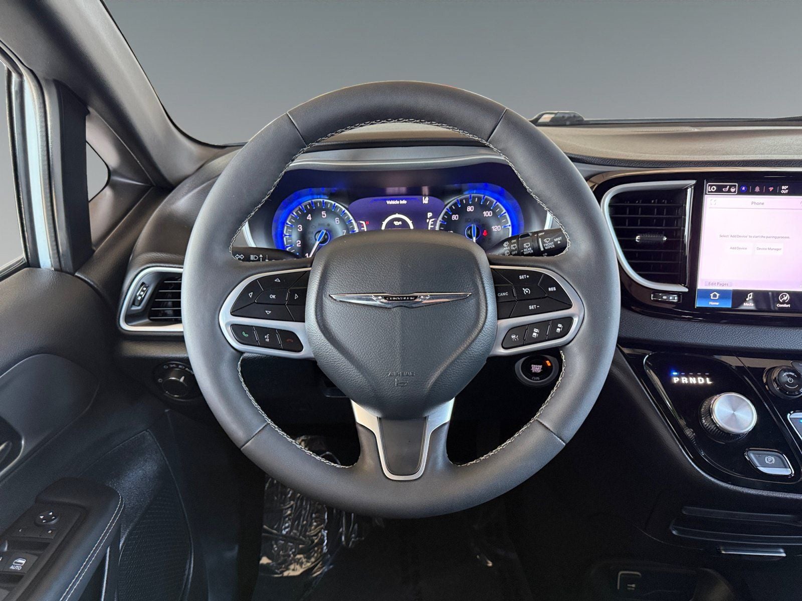 2025 Chrysler Voyager LX