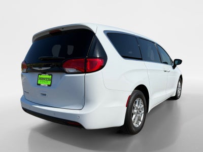 2025 Chrysler Voyager LX