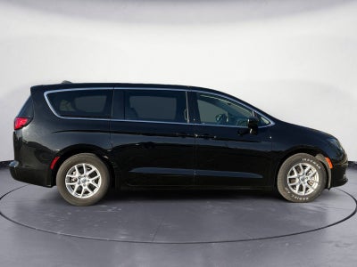 2024 Chrysler Voyager LX