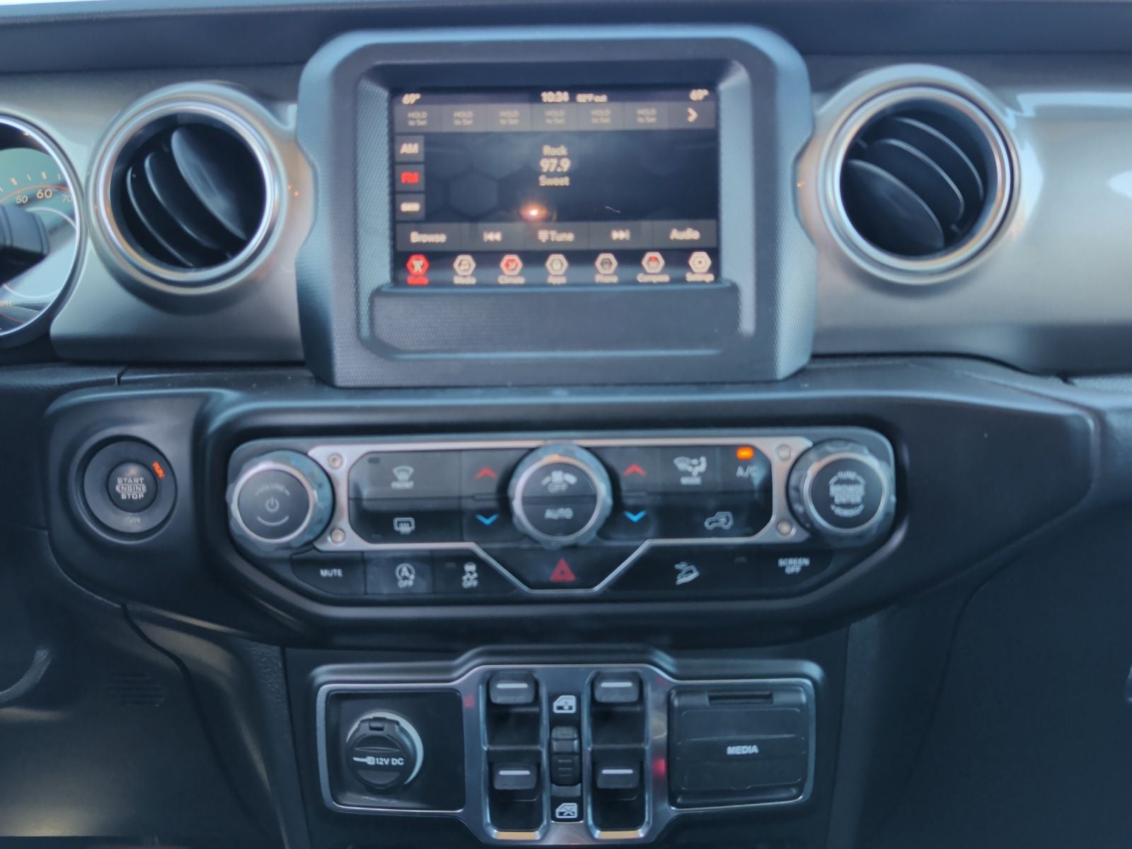 2020 Jeep Wrangler Unlimited Sahara 4x4