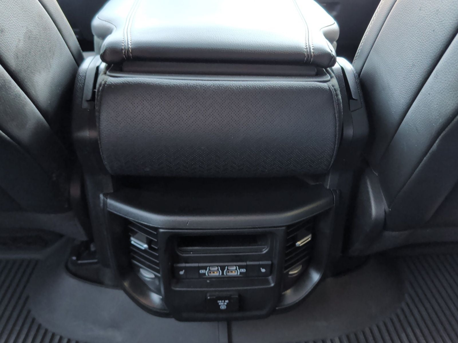 2024 RAM 1500 Laramie Crew Cab 4x4 5'7' Box