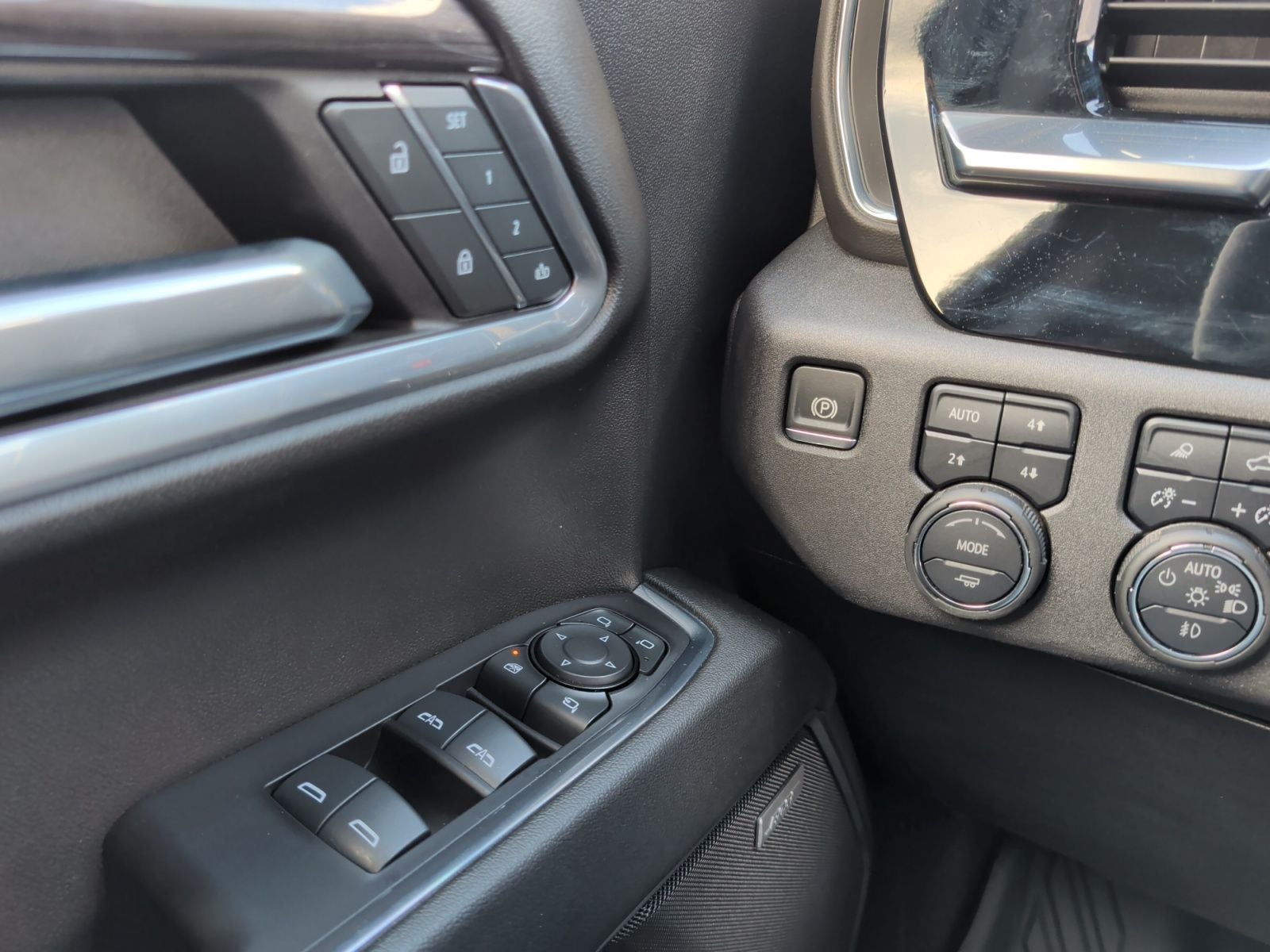 2024 Chevrolet Silverado 1500 4WD Crew Cab Short Bed LTZ