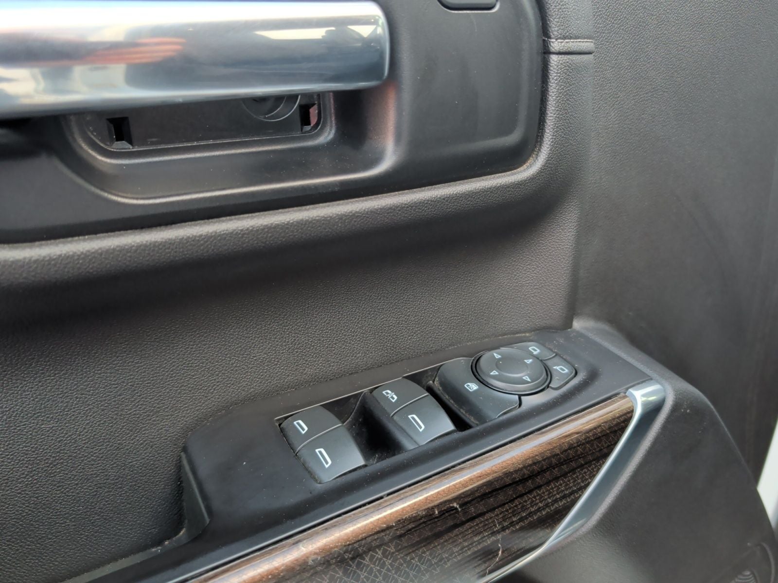 2020 Chevrolet Silverado 1500 4WD Crew Cab Short Bed LT