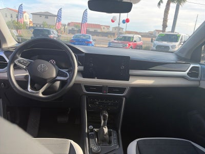 2025 Volkswagen Taos 1.5T SE