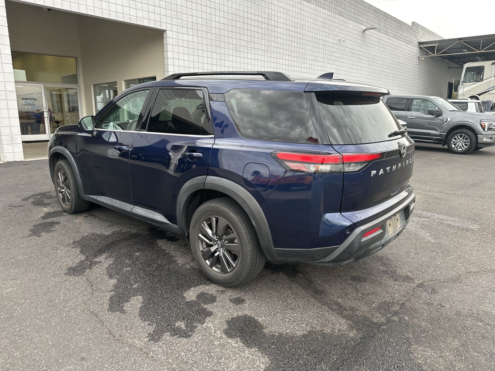 2022 Nissan Pathfinder SV